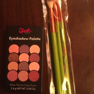New Sleek Eyeshadow and 3 pk Alamar eye brushes.